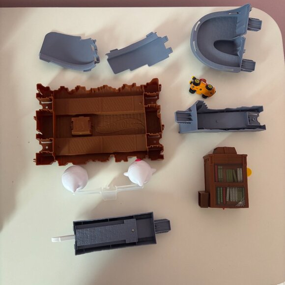 Hot Wheels Mario Kart Boos Spooky Sprint Shy Guy - Picture 5 of 6